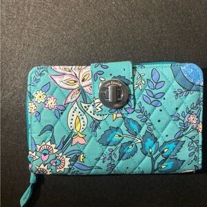 Vera Bradley RFID Turnlock Wallet Peacock Garden Brand New without tags